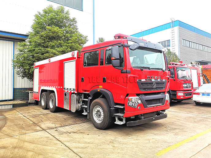 国六12吨重汽后双桥水罐消防车